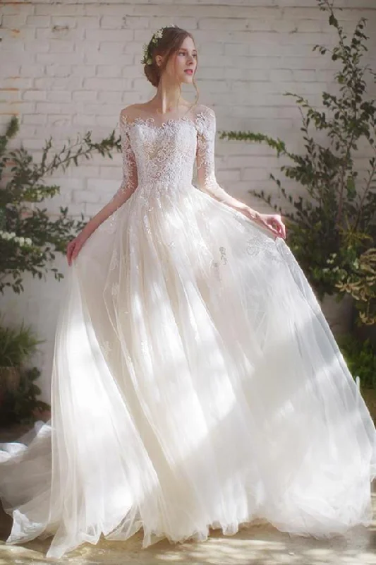 Romantic 3/4 Sleeves Lace Appliqued Wedding Dress